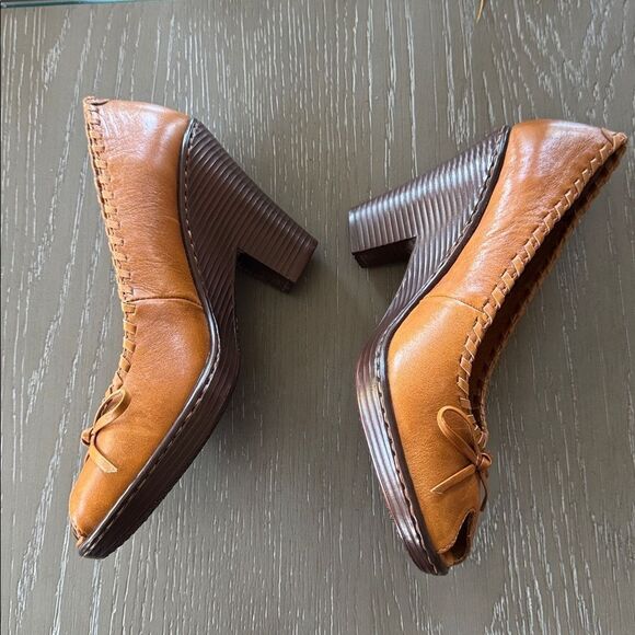 Born Elegant Cognac Tan Leather Peep-Toe Heels Wedge Bow Details Women’s Size 9M - Picture 10 of 14
